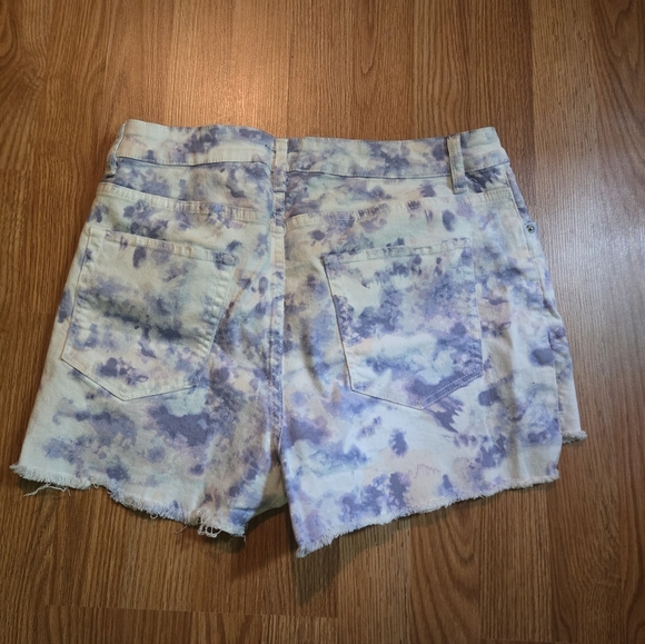 Wild Fable Blue and White Floral Jean Shorts - Picture 5 of 6